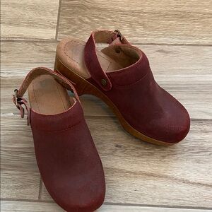 White Mountain Being Clog